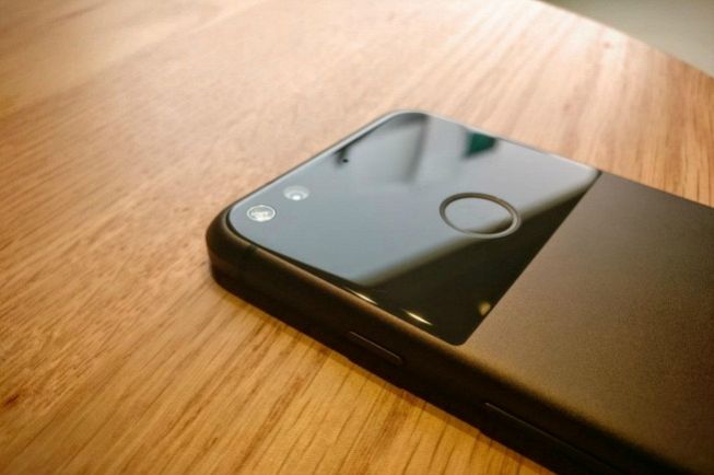 Pixel vs iPhone 7: quale batteria dura di più?