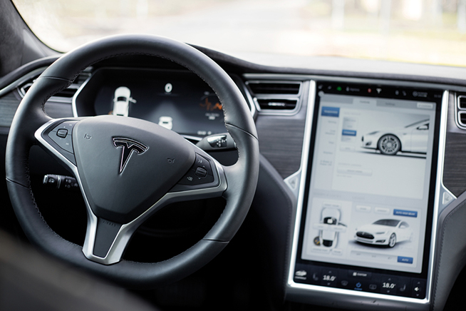 interno-tesla-car.jpg