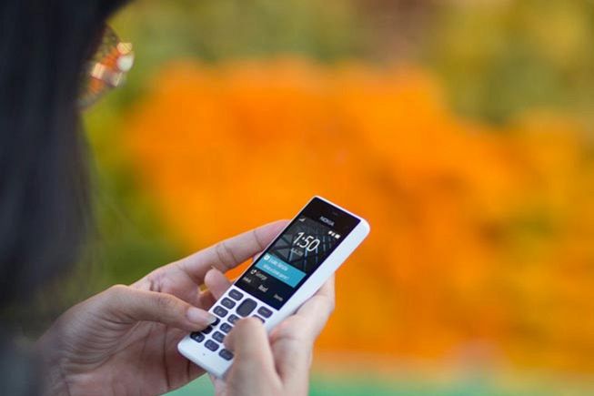 Nokia e HMD Global hanno annunciato anche il lancio di un telefonino con tastiera e senza connessione a Internet. Clicca sull'immagine per saperne di più e vedere le foto