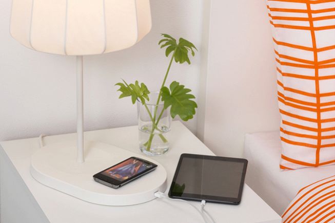 IKEA-varv-table-lamp-with-wireless-charging