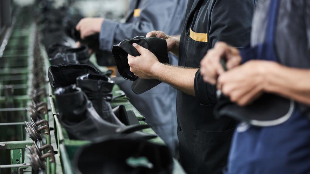Robot e dati in soccorso dell'industria delle scarpe
