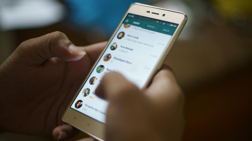 Il trucco degli audio su Whatsapp? Paradiso lo svela a Cattelan