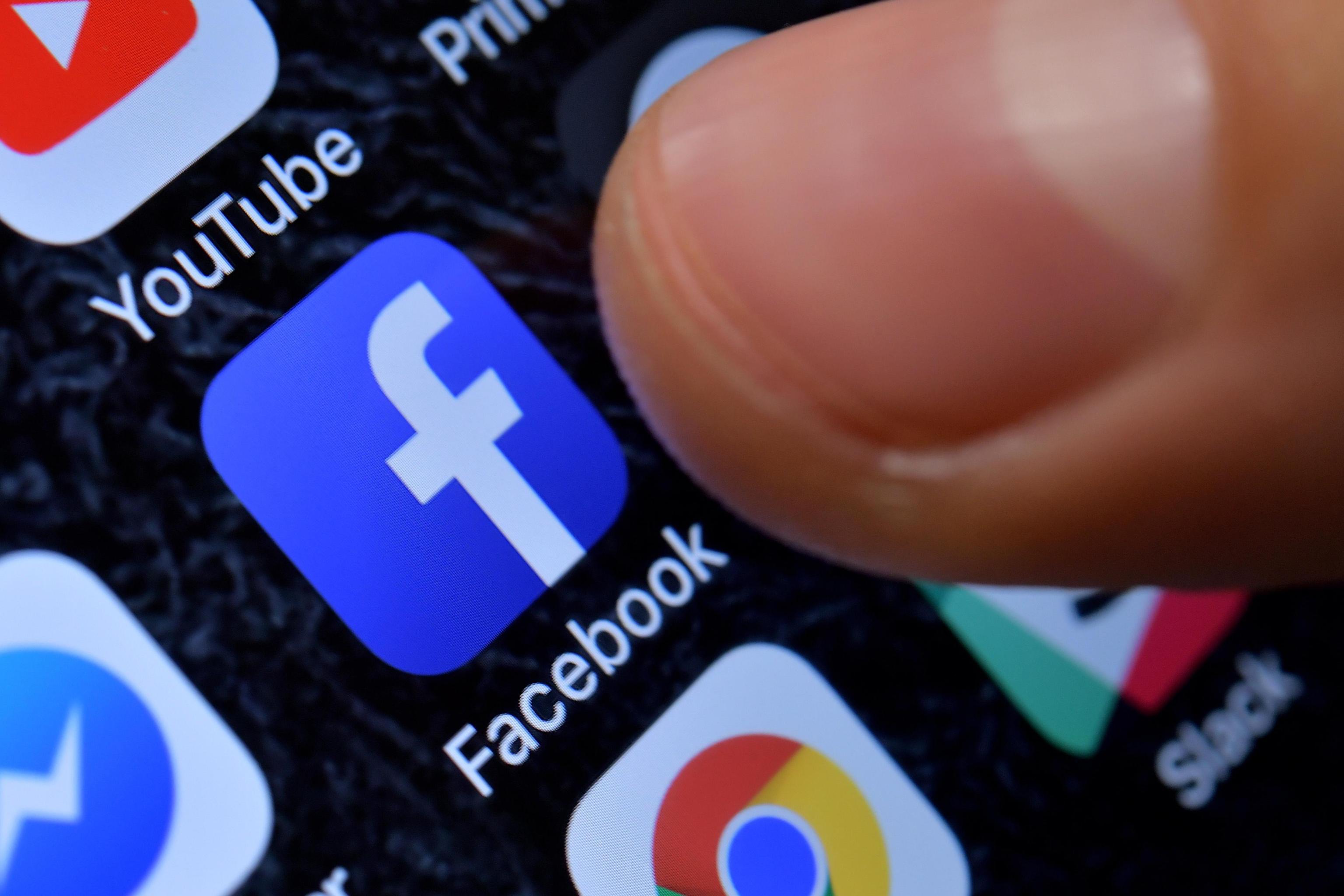 Fb,trattative con banche per dati utenti